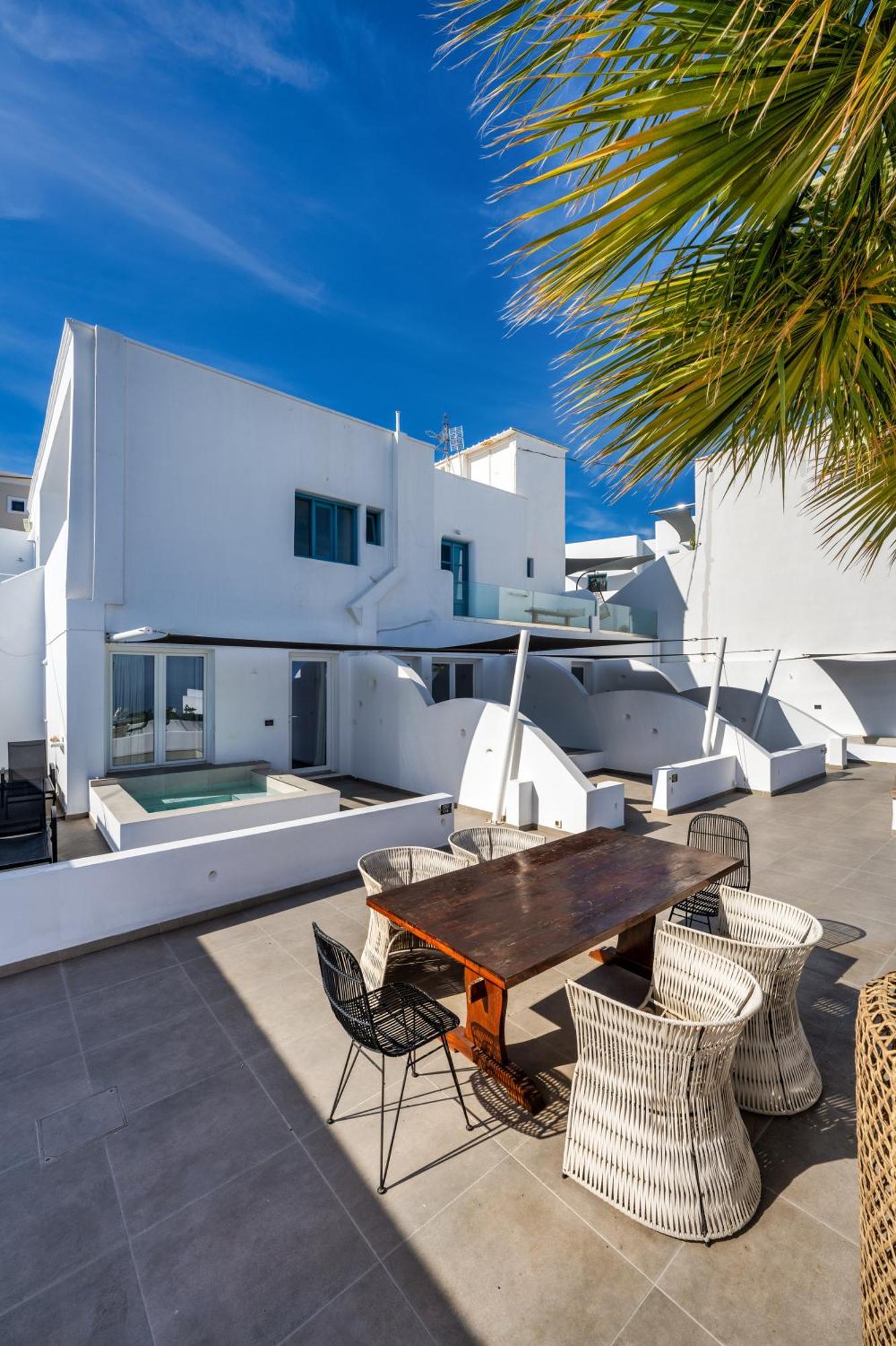 Callia Retreat Suites - Adults Only Fira  Exterior foto