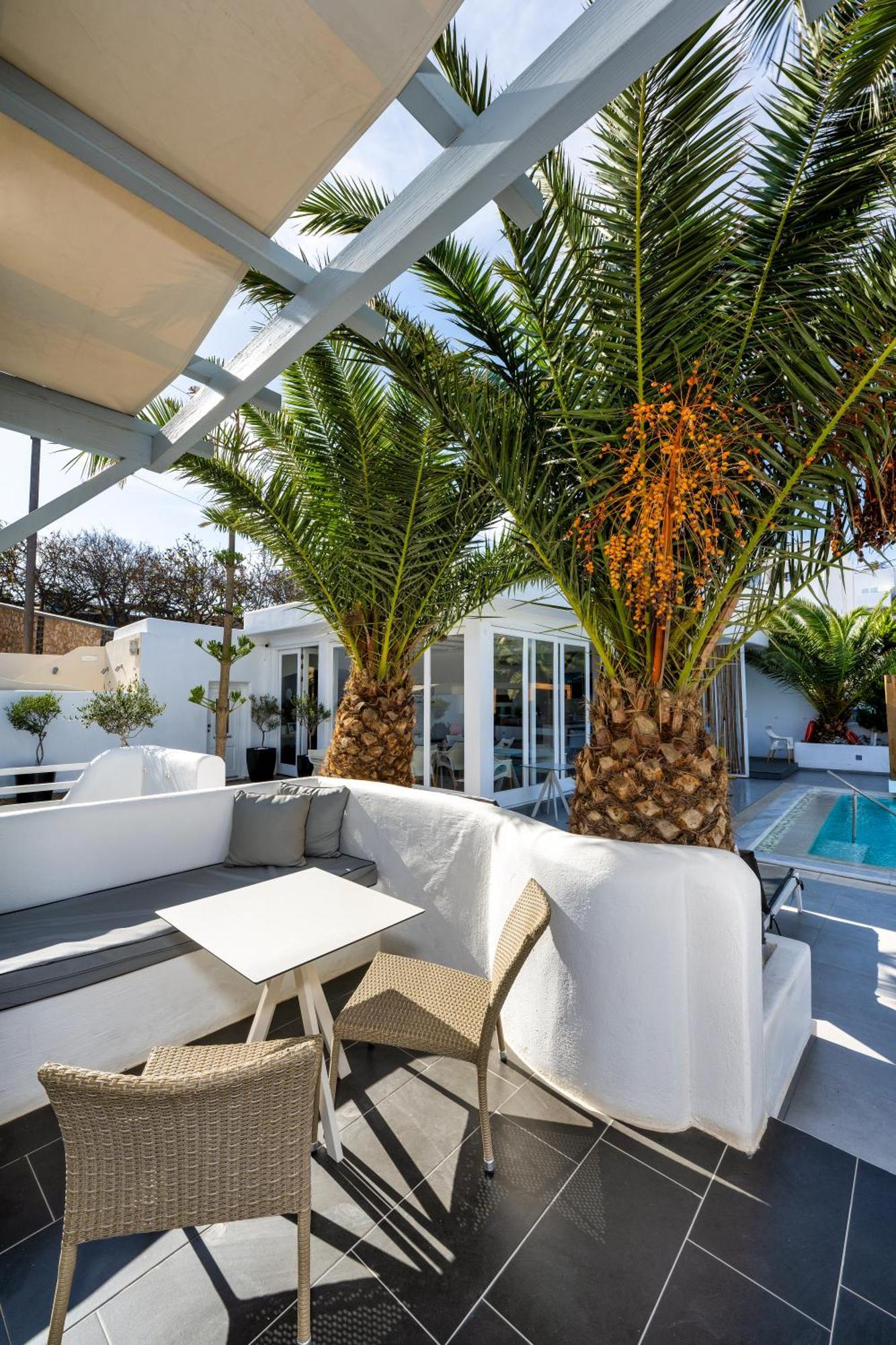 Callia Retreat Suites - Adults Only Fira  Zimmer foto